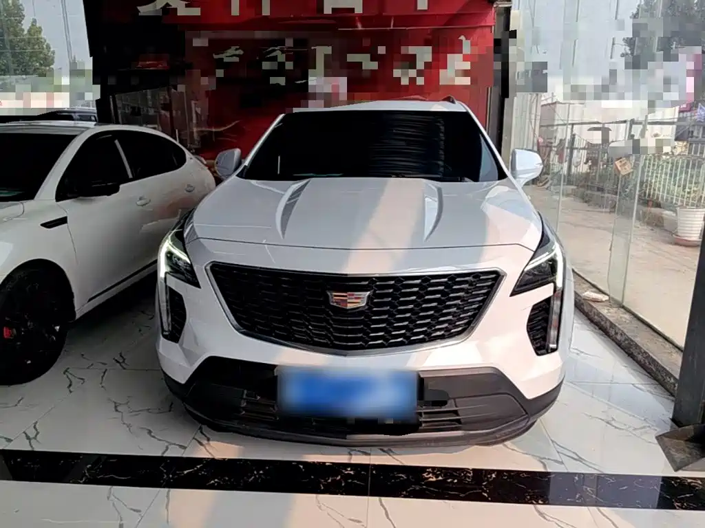 Cadillac XT4 2022 28T two-wheel drive fashion model купить на сайте DeffCars