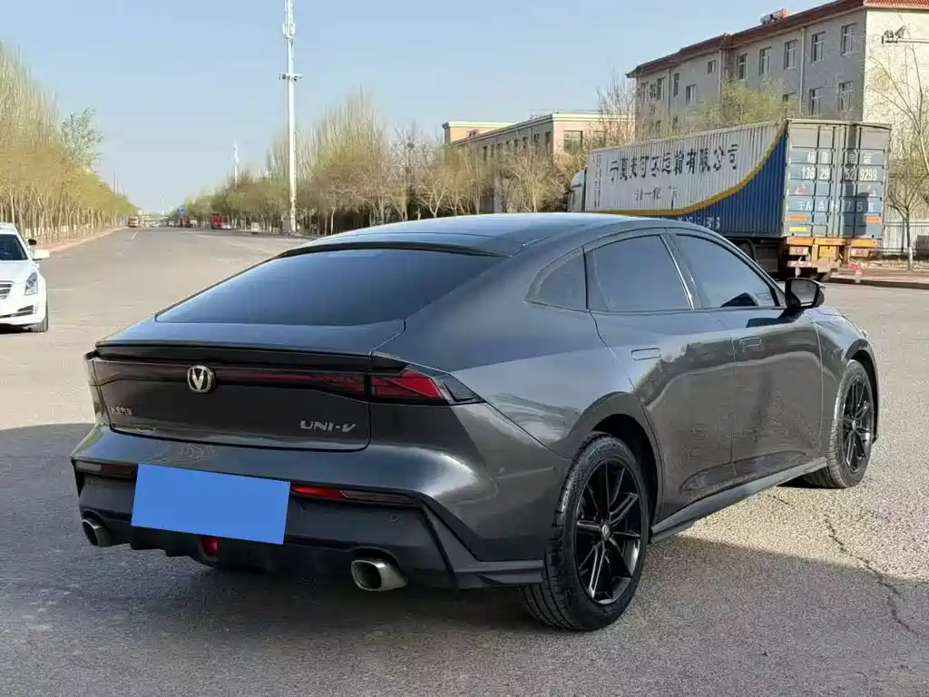 Changan UNI-V 2023 1.5T exclusive model купить на сайте DeffCars