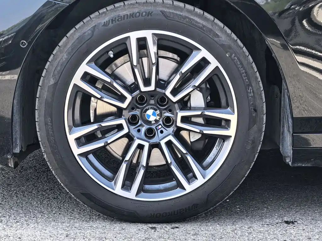 BMW 5 Series 2025 530Li Leading M Sports Package купить на сайте DeffCars