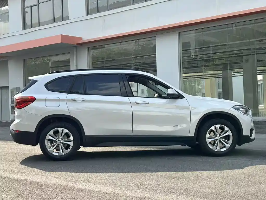 BMW X1 2016 sDrive18Li Exclusive Model купить на сайте DeffCars