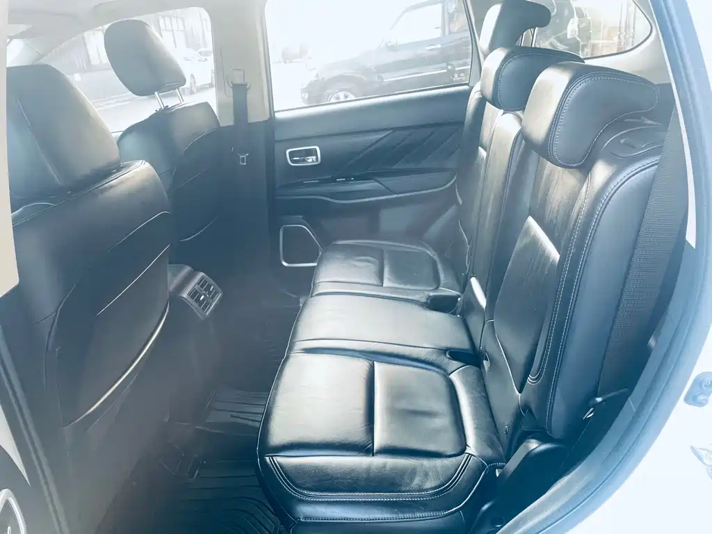 Outlander 2019 2.0L 2WD Enjoy Edition 7 seats National V купить на сайте DeffCars