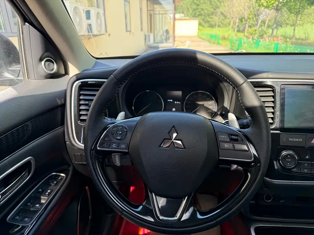 Outlander 2021 2.4L four-wheel drive exclusive version 7 seats купить на сайте DeffCars