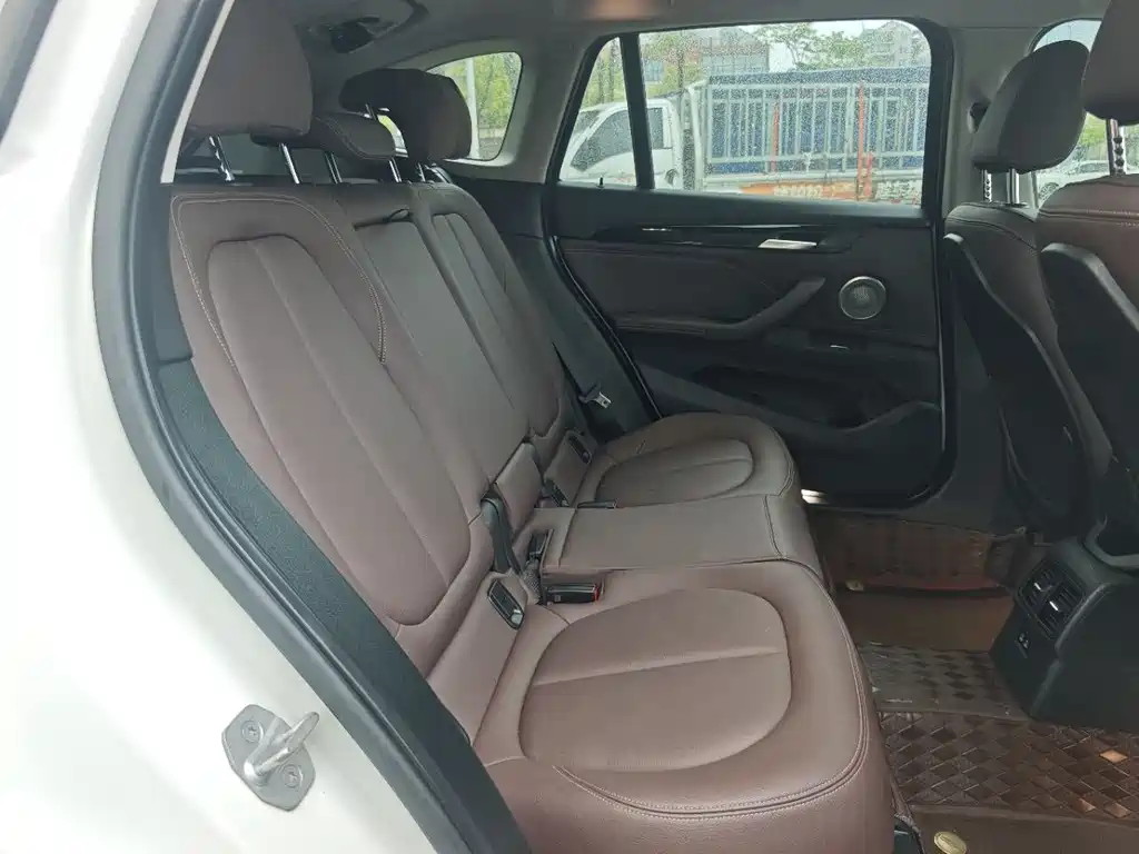 BMW X1 2022 sDrive20Li Exclusive Model купить на сайте DeffCars