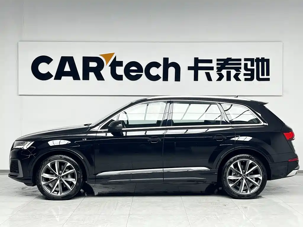 Audi Q7 2023 55 TFSI quattro S line sports version купить на сайте DeffCars