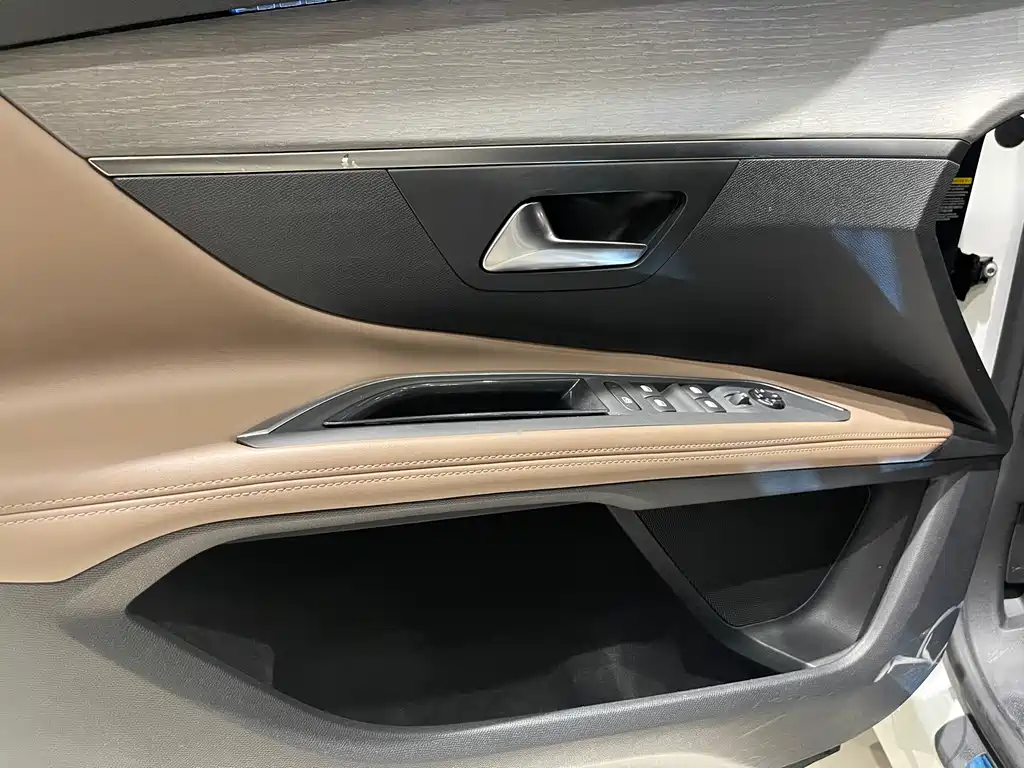 Peugeot 5008 2017 380THP 7-seater luxury GT version купить на сайте DeffCars
