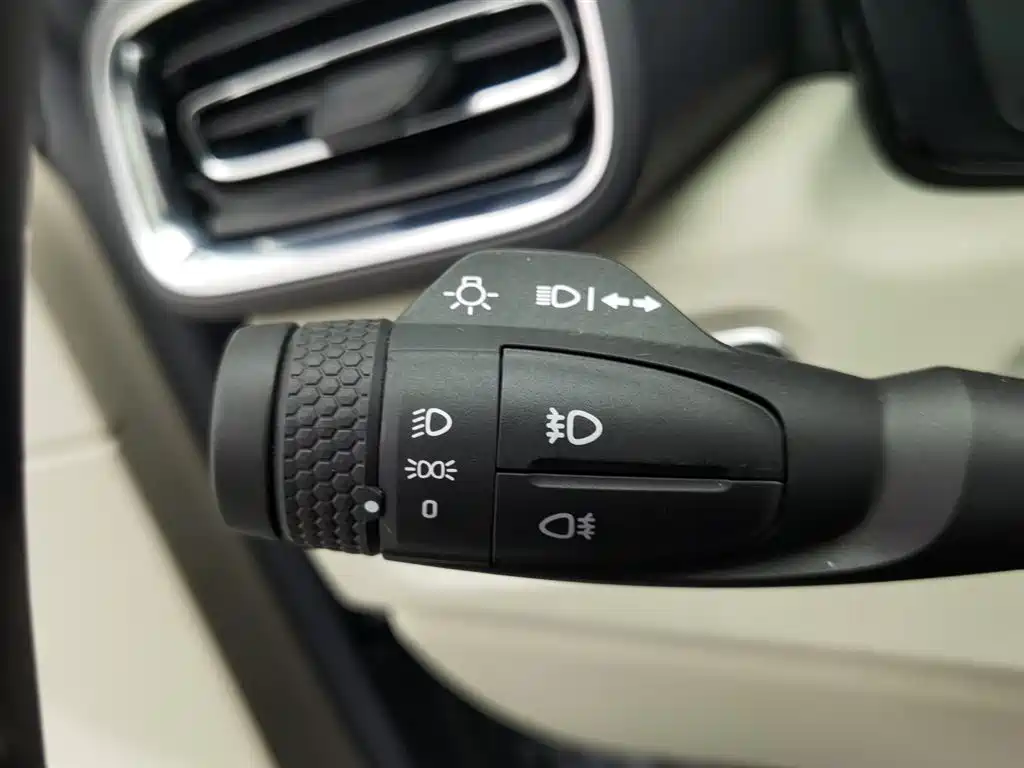 Lynk & Co 02 2018 1.5T DCT two-wheel drive flash version National V купить на сайте DeffCars