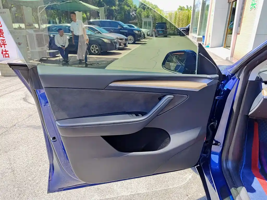 Model Y 2022 long-range all-wheel drive version купить на сайте DeffCars