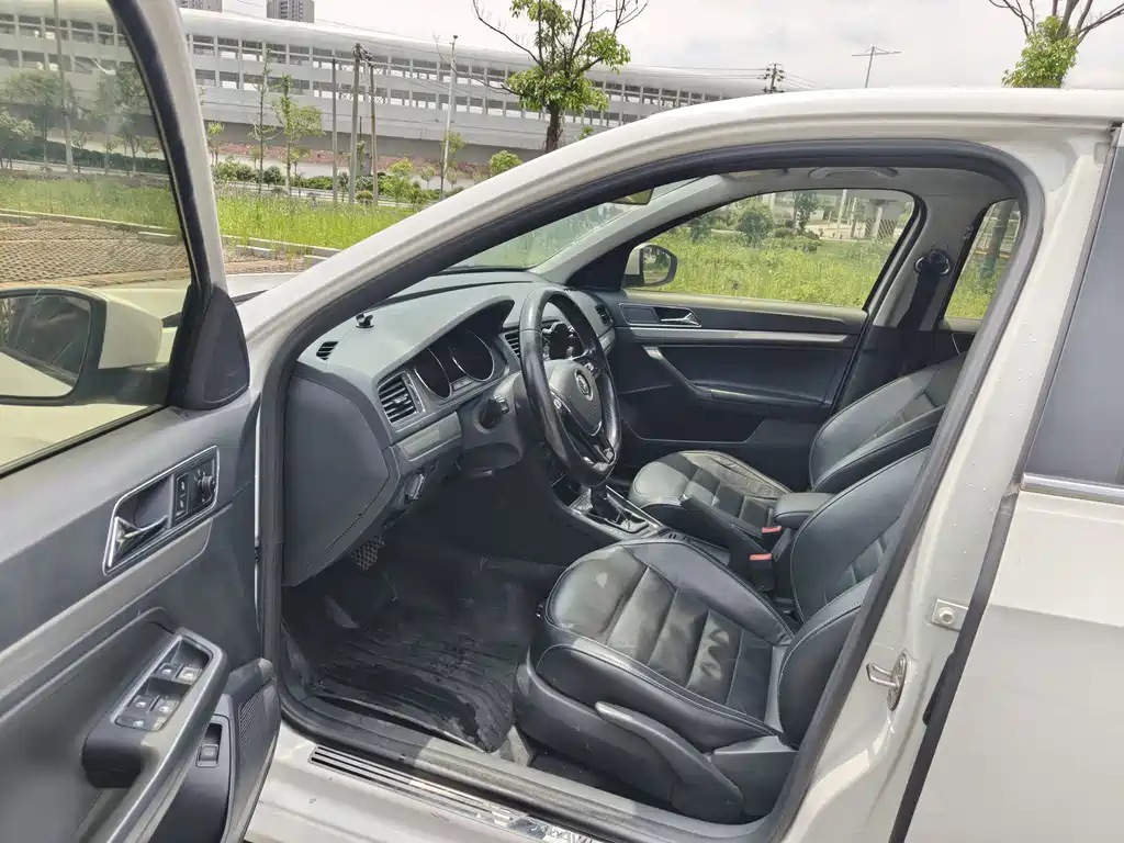 Lavida 2017 1.6L automatic comfort version купить на сайте DeffCars