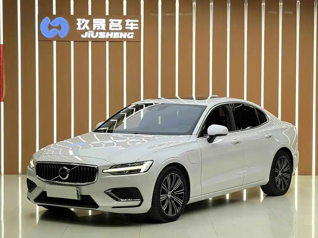 Volvo S60 plug-in hybrid 2021 T8 E-drive hybrid four-wheel drive Zhiyi luxury version купить на сайте DeffCars