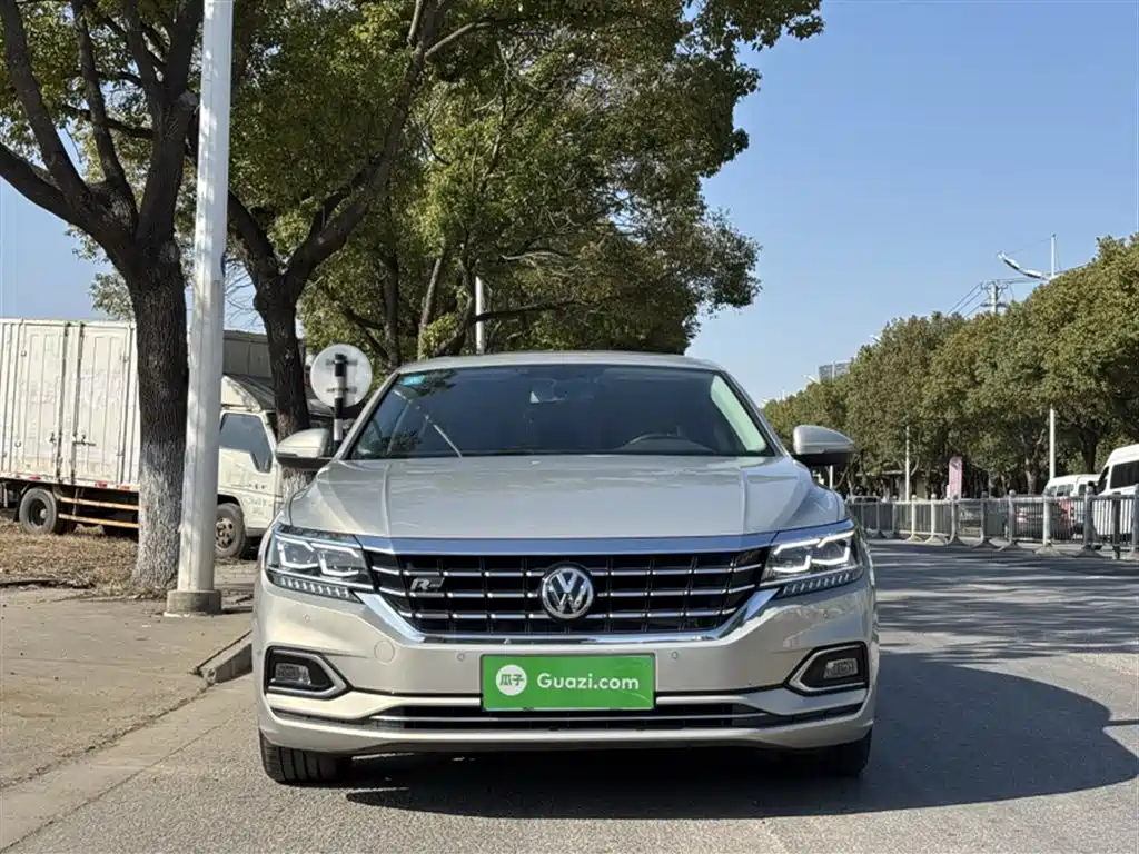 Passat 2019 330TSI Deluxe Edition National VI купить на сайте DeffCars