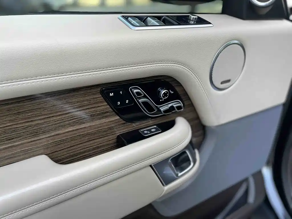 Range Rover 2019 3.0 SC V6 Legendary Extended Edition купить на сайте DeffCars
