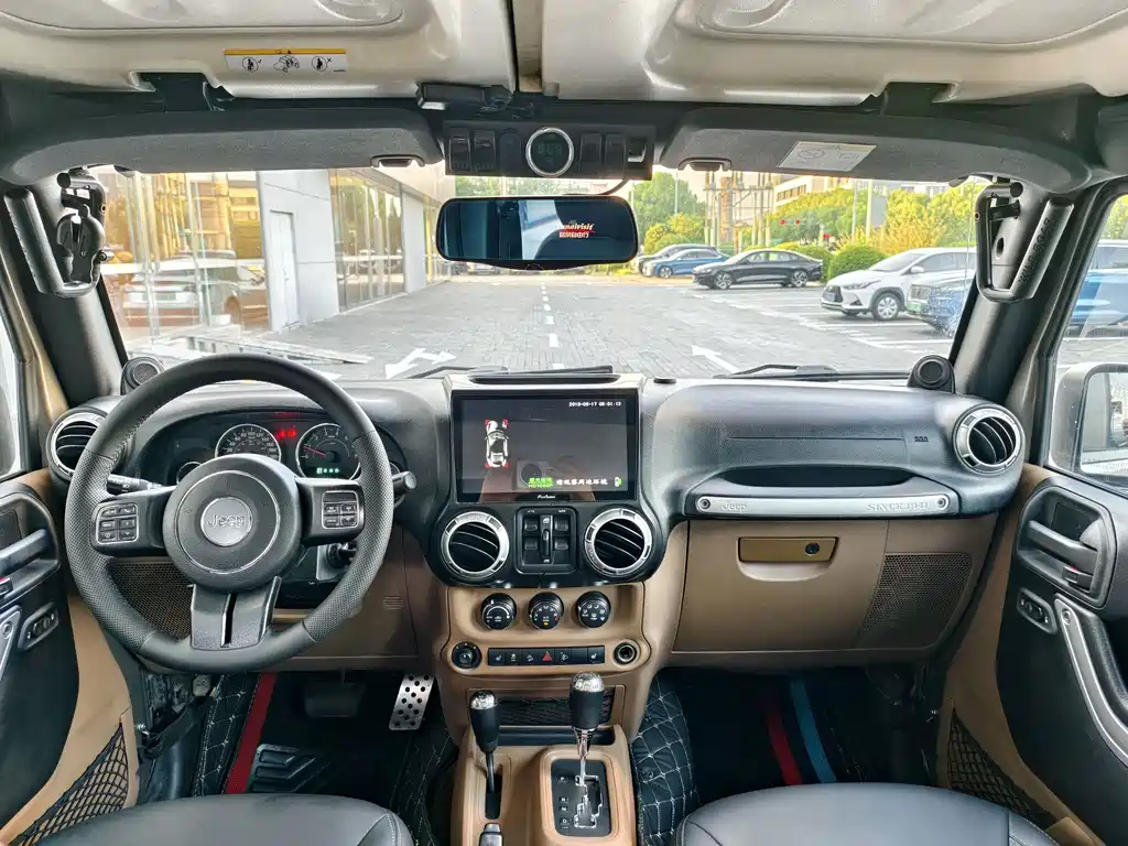 Wrangler 2013 3.6L Rubicon four-door version купить на сайте DeffCars