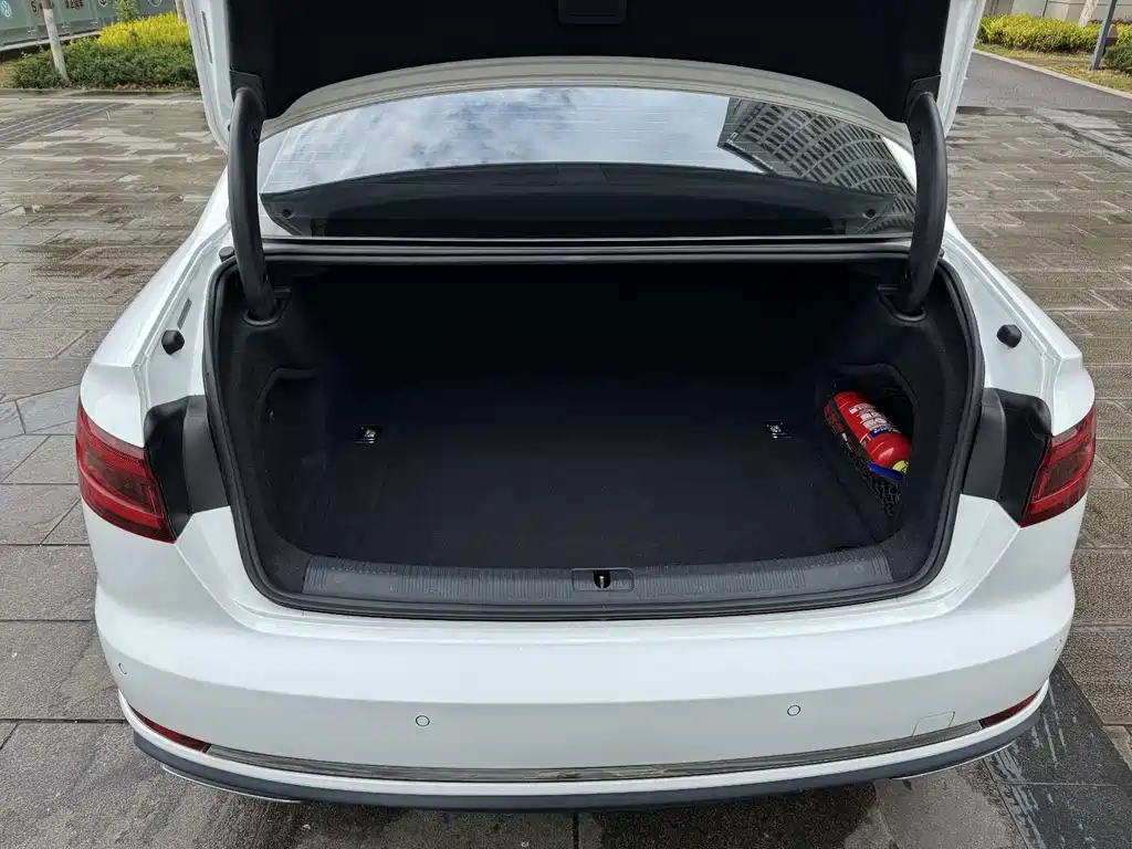 Audi A4L 2019 40 TFSI Enterprising National VI купить на сайте DeffCars