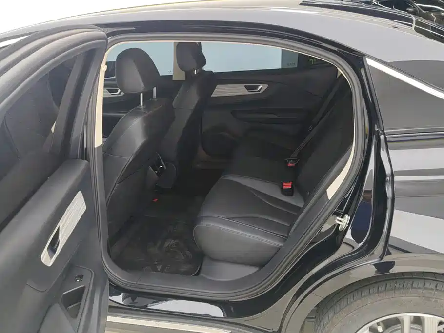 Hongqi E-QM5 2025 500km travel version купить на сайте DeffCars
