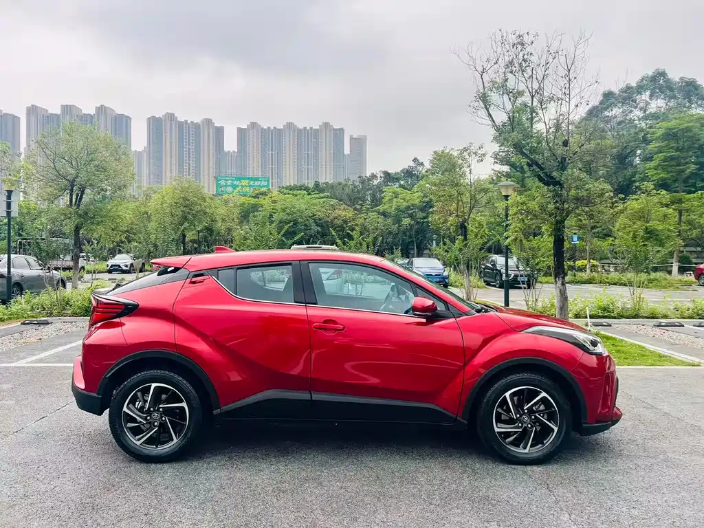 Toyota C-HR 2022 2.0L Leading Edition купить на сайте DeffCars