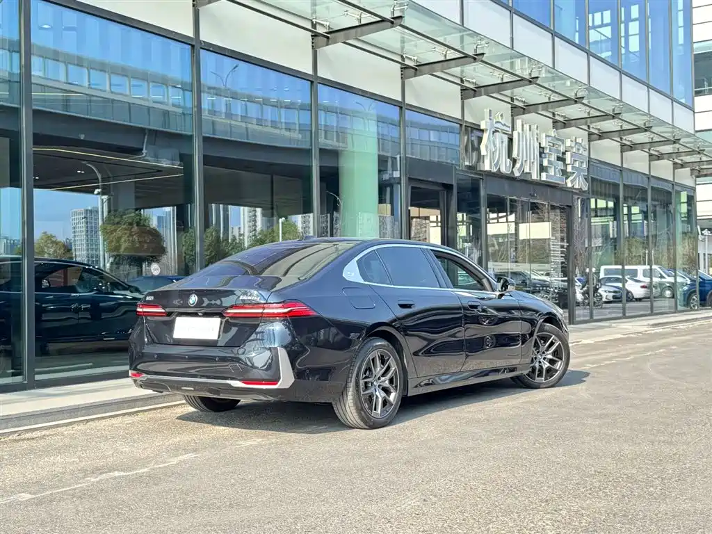 BMW 5 Series 2024 530Li Leading Luxury Package купить на сайте DeffCars