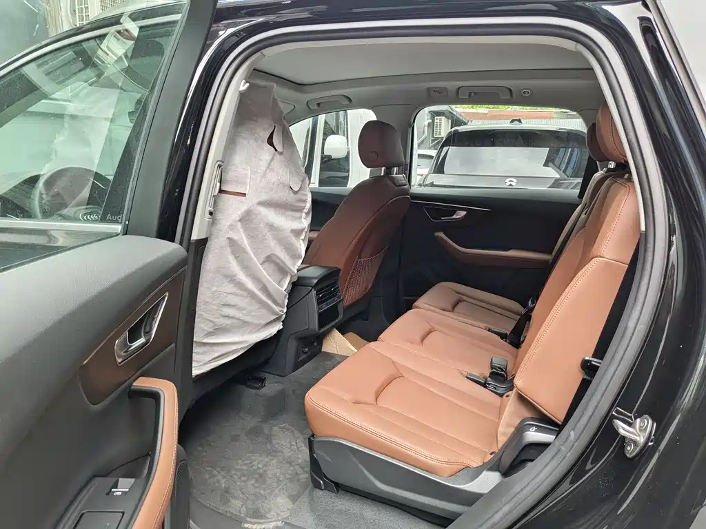 Audi Q7 2025 55 TFSI quattro S line sports купить на сайте DeffCars