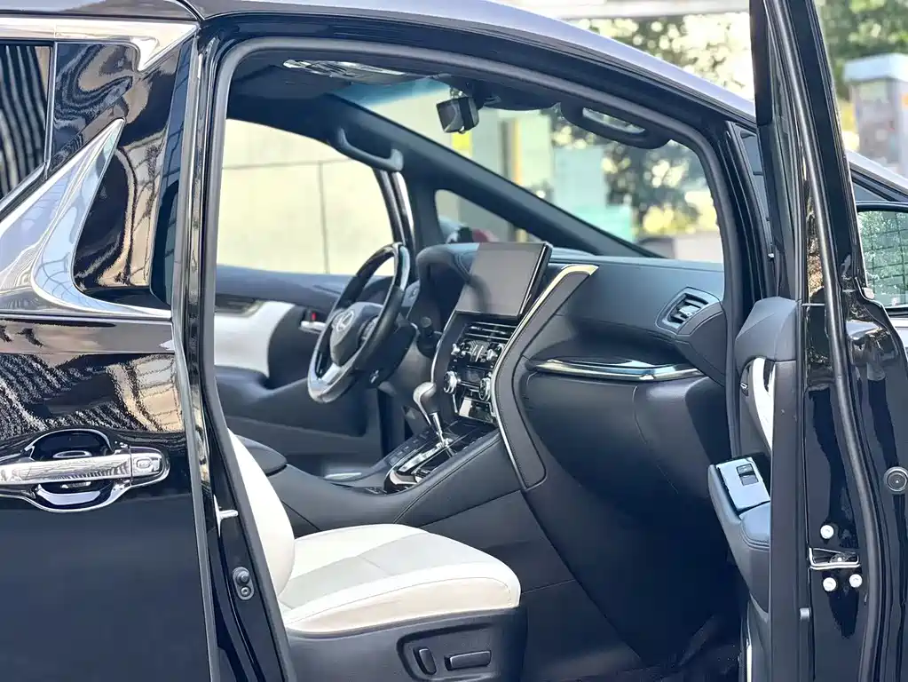 Lexus LM 2020 300h four-seat Royal Edition купить на сайте DeffCars