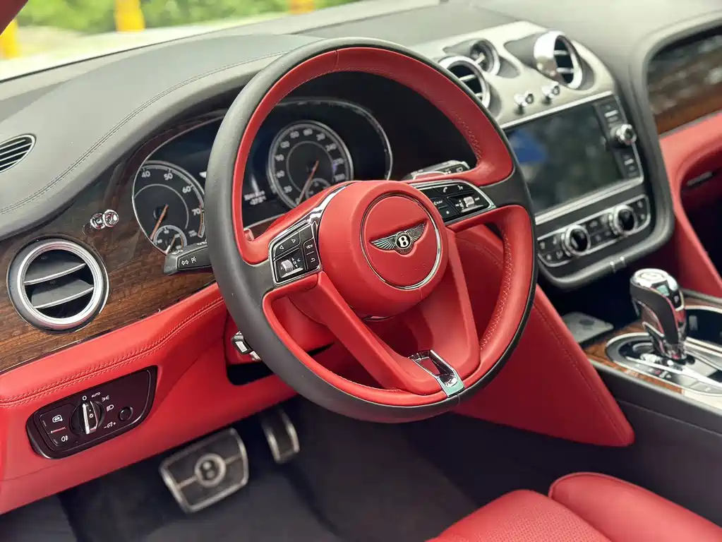 Bentayga 2018 4.0T V8 купить на сайте DeffCars
