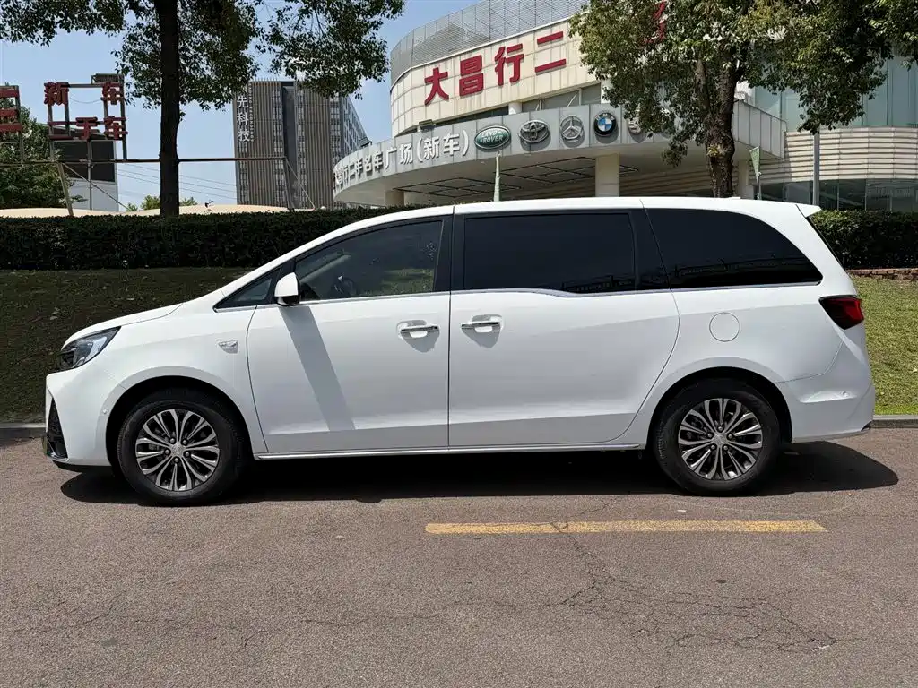 Buick GL8 2023 land business class premium type купить на сайте DeffCars
