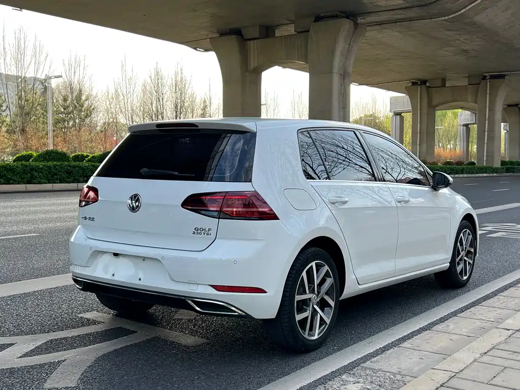 Golf 2018 230TSI automatic luxury model купить на сайте DeffCars