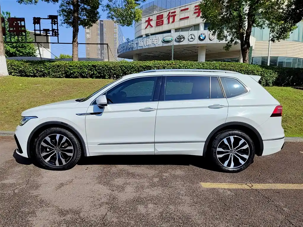 Tiguan L 2023 330TSI automatic two-wheel drive R-Line flagship version купить на сайте DeffCars