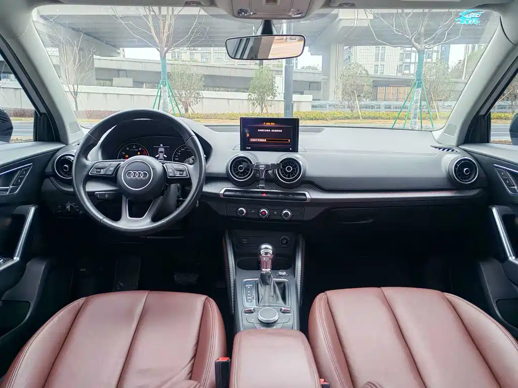 Audi Q2L 2018 35 TFSI launches exclusive version, National VI купить на сайте DeffCars