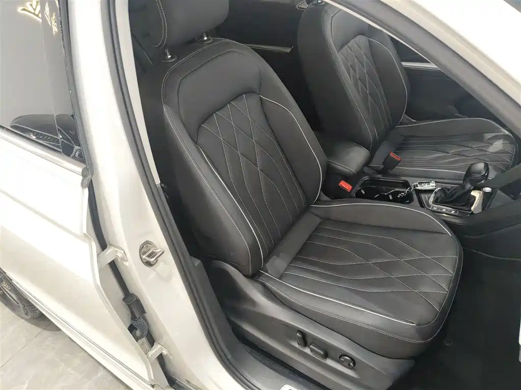 Tiguan L 2022 330TSI automatic two-wheel drive R-Line version купить на сайте DeffCars