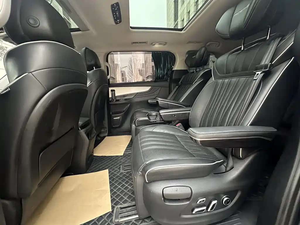 Roewe iMAX8 2022 400TGI Gathering Edition купить на сайте DeffCars
