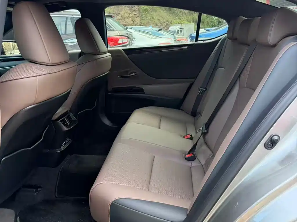 Lexus ES 2022 200 Excellence Edition купить на сайте DeffCars