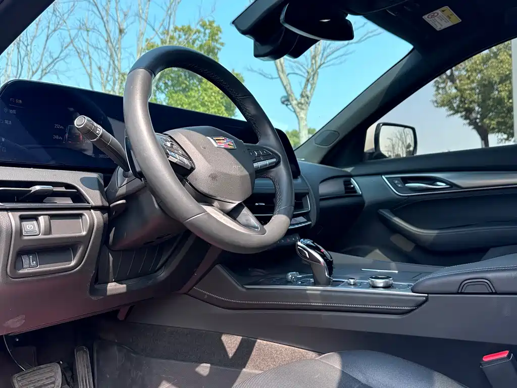 Cadillac CT5 2024 28T Luxury Pro купить на сайте DeffCars