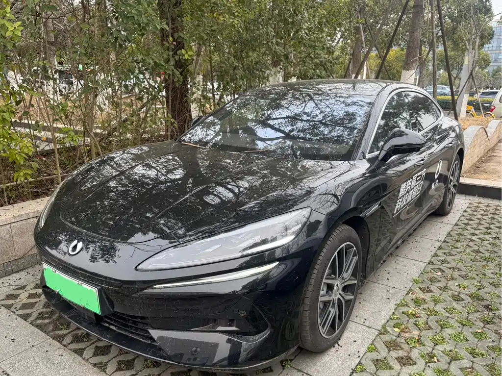 Denza Z9 2024 1100km four-wheel drive Max version купить на сайте DeffCars