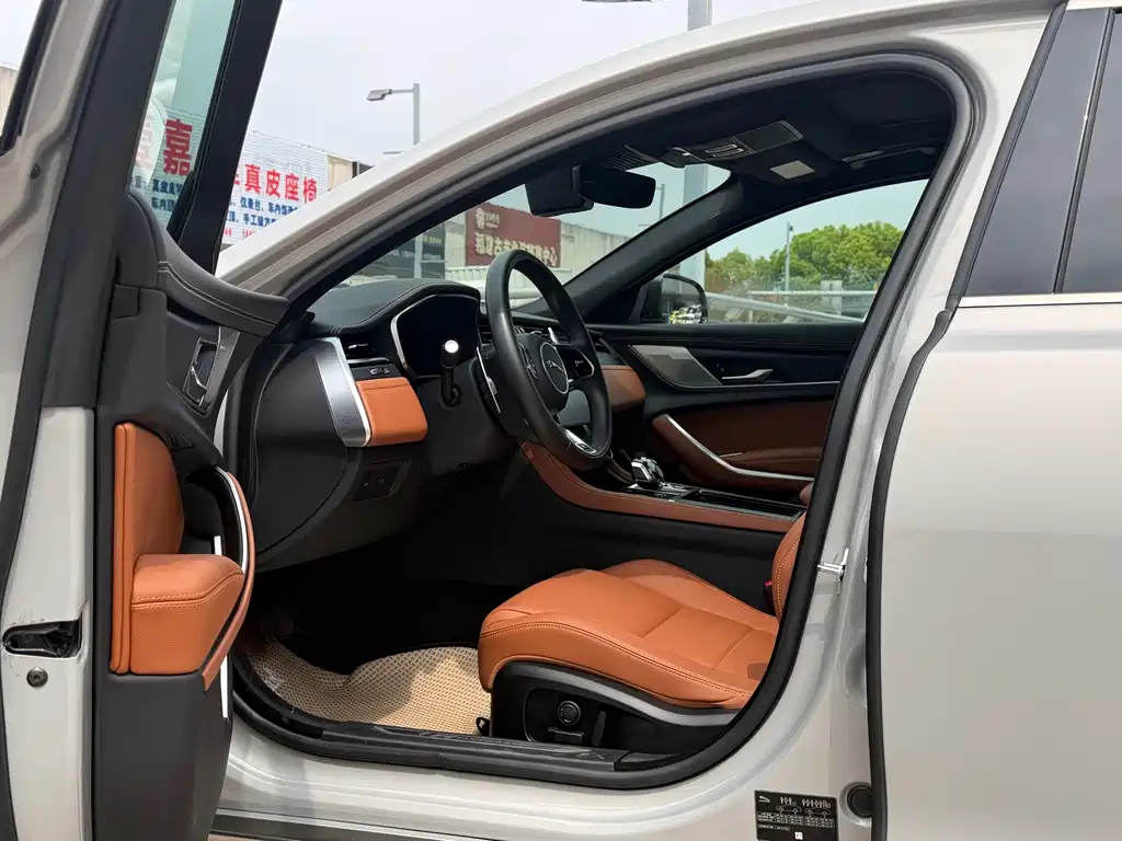 Jaguar XFL 2023 XFL 2.0T P250 two-wheel drive elite sports gold version купить на сайте DeffCars