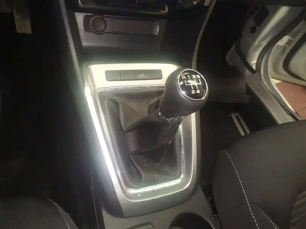 Roewe RX3 2020 1.6L Manual Super Cool Enterprising Edition купить на сайте DeffCars