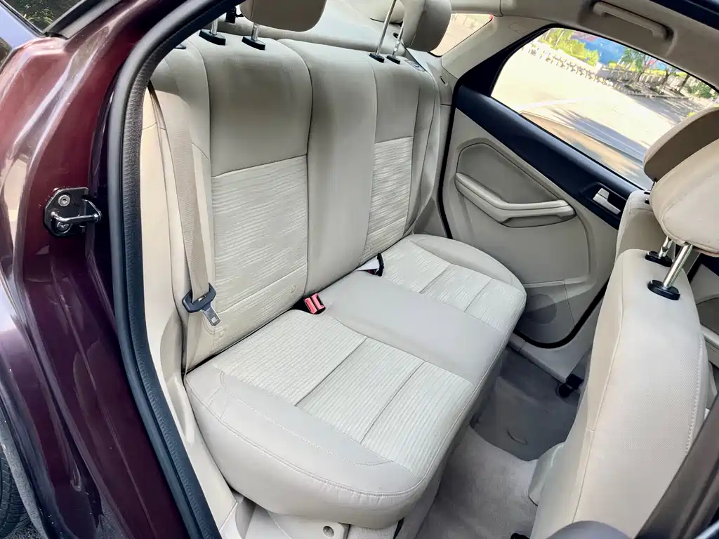 Focus 2013 sedan classic 1.8L automatic basic model купить на сайте DeffCars