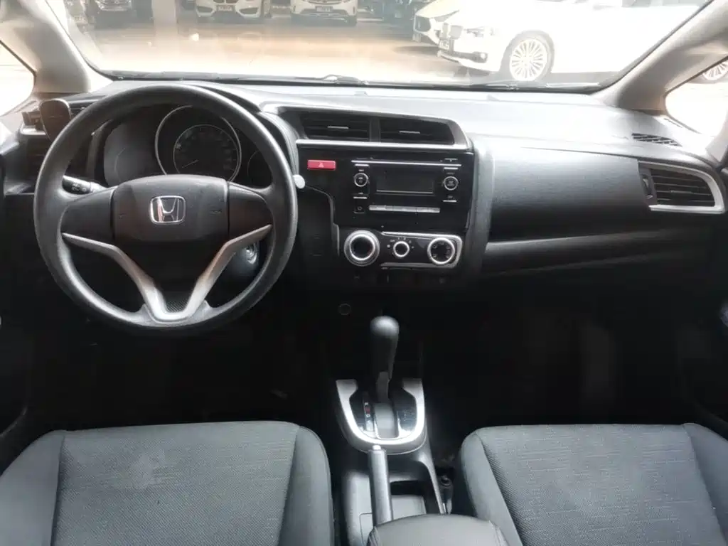 Fit 2014 1.5L SE CVT fashion model купить на сайте DeffCars