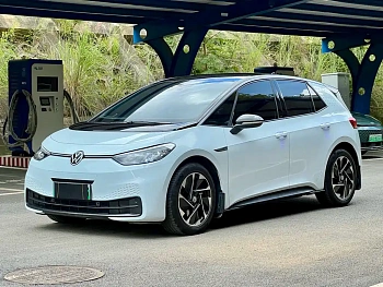Volkswagen ID.3 2023 Pure Smart Edition купить по цене 2 201 094 ₽  на сайте DeffCars