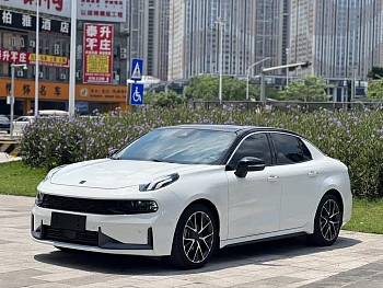 Lynk & Co 03 2020 1.5TD DCT Power Pro Edition купить по цене 2 010 392 ₽  на сайте DeffCars