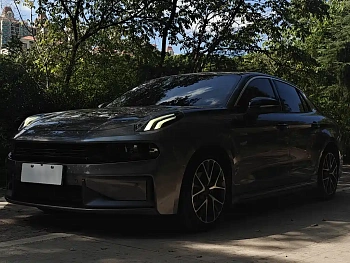 Lynk & Co 03 2020 2.0TD Automatic Power Pro Version купить по цене 2 165 101 ₽  на сайте DeffCars