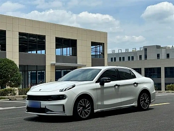 Lynk & Co 03 2022 model 1.5TD DCT Plus купить по цене 1 877 736 ₽  на сайте DeffCars