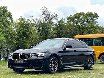 BMW 5 Series 2023 530Li Leading M Sports Package купить на сайте DeffCars