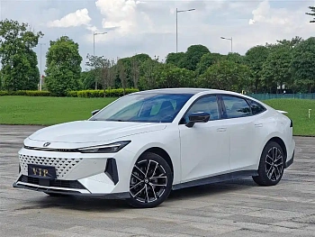 Changan UNI-V Zhidian iDD 2024 Blue Whale Zhidian iDD 136km Zhidian купить по цене 2 283 964 ₽  на сайте DeffCars