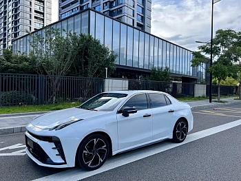 Lynk & Co 03 2023 model 1.5TD DCT Power Pro купить по цене 2 200 203 ₽  на сайте DeffCars