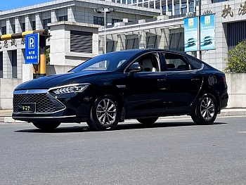 Qin PLUS 2024 Honor Edition DM-i 55KM Leading Model купить по цене 1 900 160 ₽  на сайте DeffCars