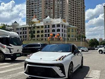 Lynk & Co 03 2023 model 1.5TD DCT Plus купить по цене 2 291 070 ₽  на сайте DeffCars