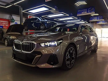 BMW 5 Series 2025 530Li Exclusive M Sports Package купить на сайте DeffCars