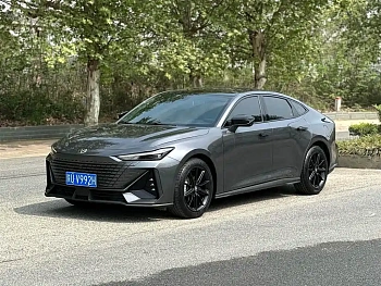 Changan UNI-V 2023 1.5T Exclusive Model купить по цене 2 044 843 ₽  на сайте DeffCars