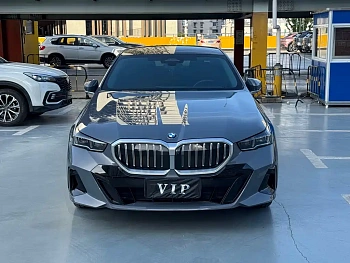 BMW 5 Series 2025 530Li Leading M Sports Package купить на сайте DeffCars