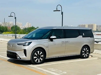 Volvo EM90 2025 Ultra six-seater купить на сайте DeffCars