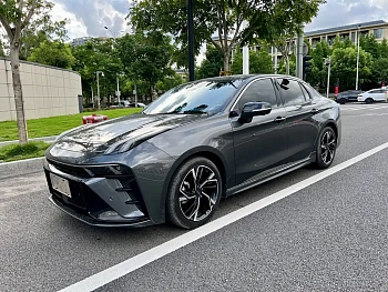 Lynk & Co 03 2023 model 1.5TD DCT Power Pro купить по цене 2 130 716 ₽  на сайте DeffCars